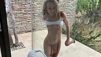 Amateur girlfriend enjoys bath room anal escape.