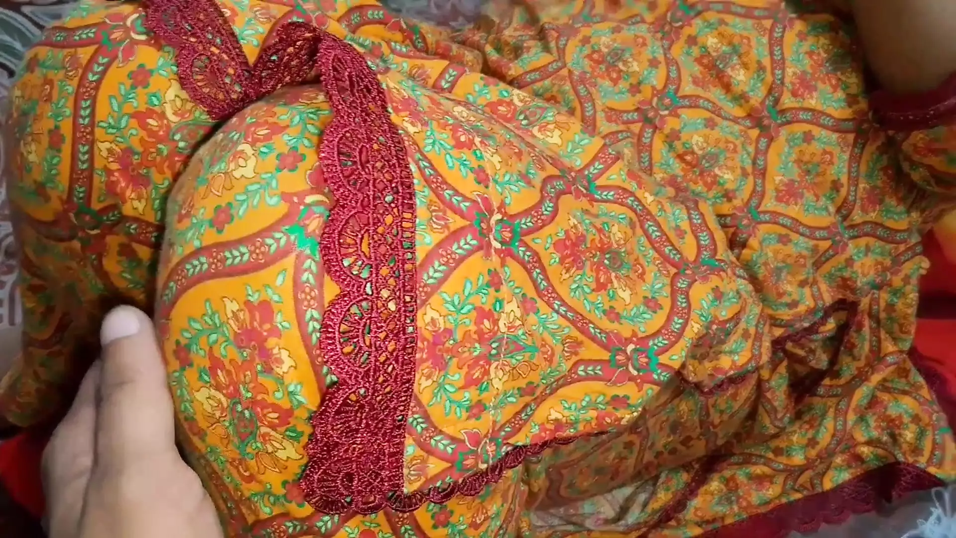 Amateur wife relishes larger mate.