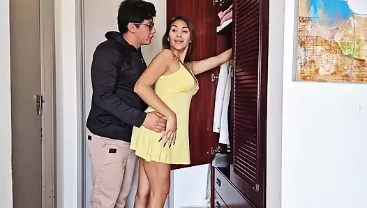 I seduced his girlfriend, big derrière, unaware husband.